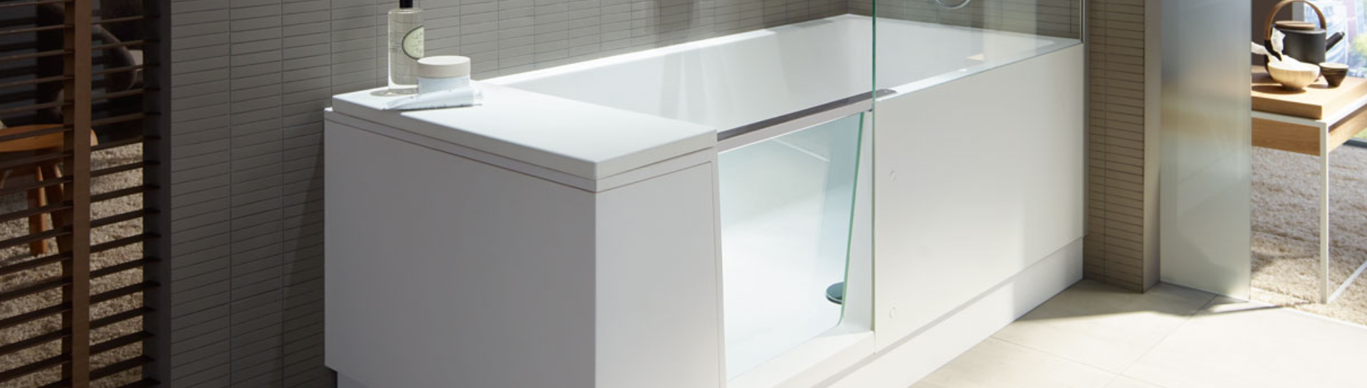 Badewannen mit Duschzone