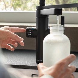 Blanco EVOL-S Pro - Spültischarmatur mit flexiblem Arm, Spülbrause und Filterfunktion, schwarz matt
