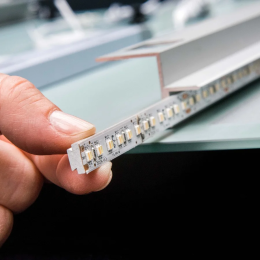 Frasco Aledo Pro LED-Lichtspiegel mit zwei seitlichen Lichtstreifen