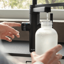 Blanco EVOL-S Pro Spültischarmatur mit flexiblem Arm, Spülbrause und Filterfunktion, schwarz matt